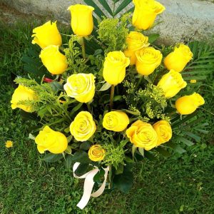 Florero de 12 Rosas Amarillas